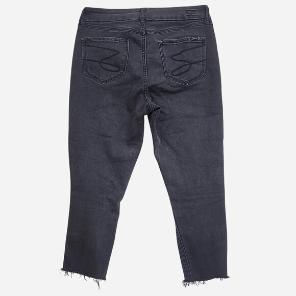 Seven7 Size 10 Black distressed denim Capri skinny jeans with ripped knees - Picture 3 of 7